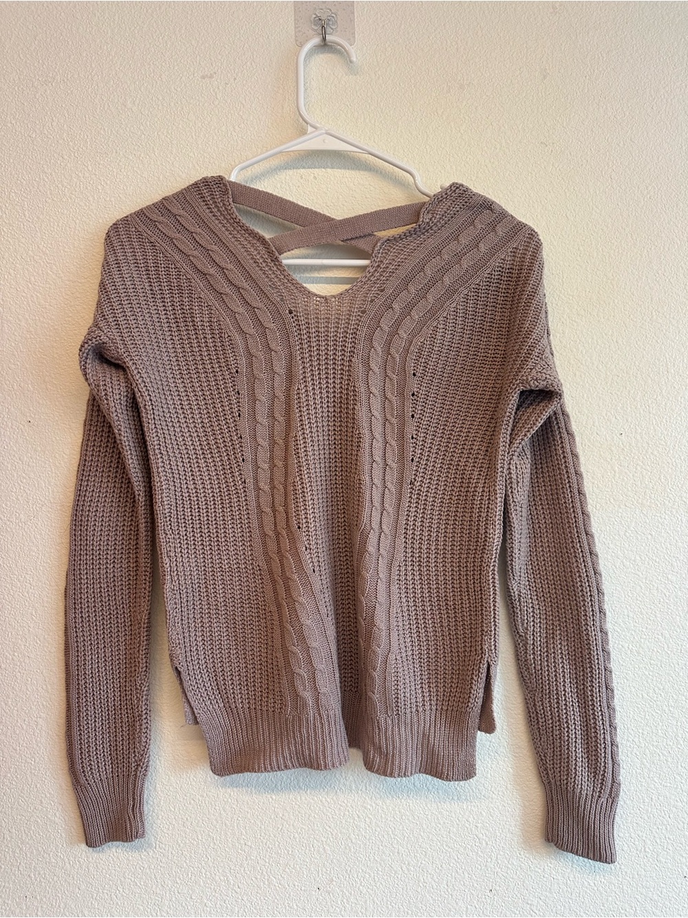 Charlotte Russe Dusty Pink Cable Knit V-Neck Sweater with Back Straps - Picture 3 of 4